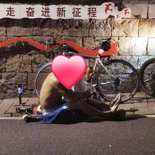 吃瓜事件男女街上,男女主角的激情碰撞