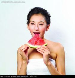 无忧美女吃瓜图片高清,无忧美女吃瓜瞬间，美艳绝伦引人瞩目